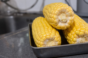 A plate of fresh healthy corns.
