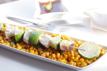 Brochettes d' espadon mariné au jus de citron vert et au lait de coco