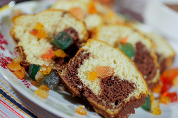 Recette du marbré au chocolat  accompagné de fruits confits