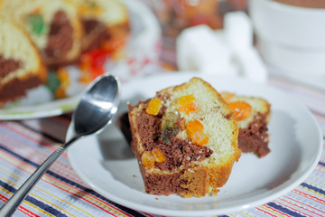 Recette du marbré au chocolat  accompagné de fruits confits