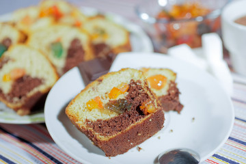 Recette du marbré au chocolat  accompagné de fruits confits