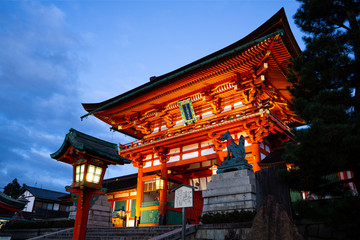 Obraz premium Fushimi Inari-Taisha Shrine - Over 1300 years Heritage Temple in Kyoto, Japan