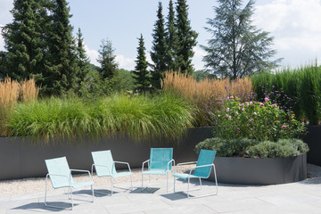 Moderne Gartengestaltung mit Gräsern und Stauden