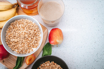 yogurt granola with fresh fruit
