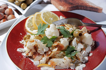 Poêlée de fonds d'artichauts au chou fleur et aux amandes