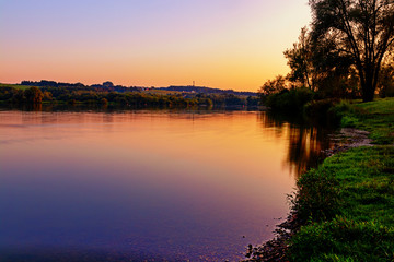 Fototapeta na wymiar Sonnenuntergang an einen See im Sommer.