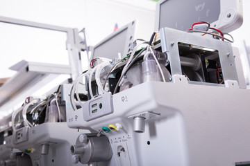 Apparatus for artificial lung ventilation. Rescue measures for severe lung diseases. Production of devices for intensive care
