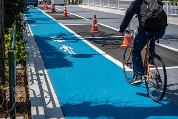 自転車専用道路と駐車スペース