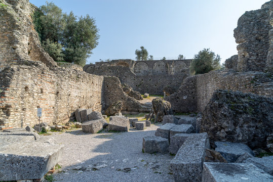 Roman ruins Grotte di Catullo or Grotto at Sirmione, Lake Garda, Northern Italy
