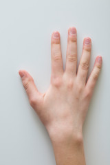 mani che indicano e fanno gesti