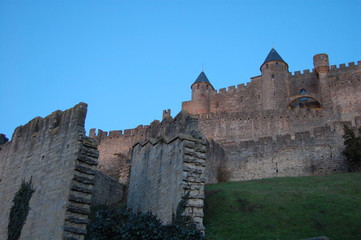 Ciudad medieval de Carcassonne, muralla flanqueada por torres de defensa