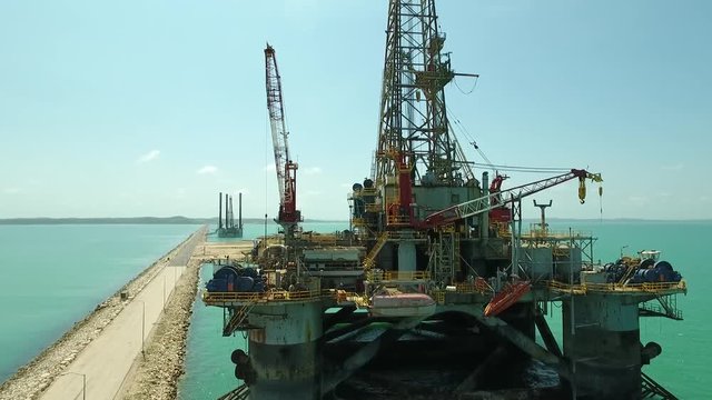 A complaint tower on a Mexican oil platform.