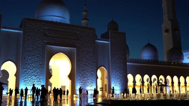 Abu Dhabi Sheik Zayed Grand Mosque at night | Beautiful islamic architecture | Located in the capital of the United Arab Emirates | Tourist attraction | Ramadan