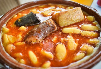 Fabada asturiana, comida tradicional del norte de España.
