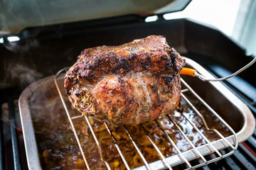 Schweinsbraten am Grill