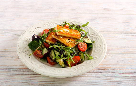 Vegetable Salad With Fried Halloumi Cheese