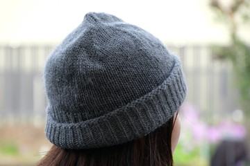 ニット帽、後姿