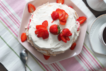 cheesecake with strawberries