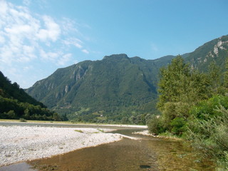 A sign on the side of a mountain