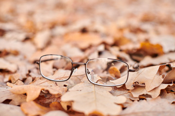 Lost glasses as symbol of sudden vision loss.