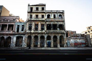 Fototapeta premium Old building, El Malecon waterfront, Havana, Cuba