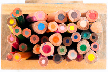 Crayons de couleur vue de dessus