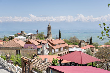 Obraz premium view of the old town of Signahi. The view on Signagi and Alazani valley, Georgia. Sighnaghi city of love in Georgia, Kakheti region