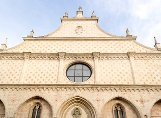 Obraz premium The Santa Maria Annunciata church, the Duomo of Vicenza, Italy. Here a detail of the highly decorated white and pink marble facade