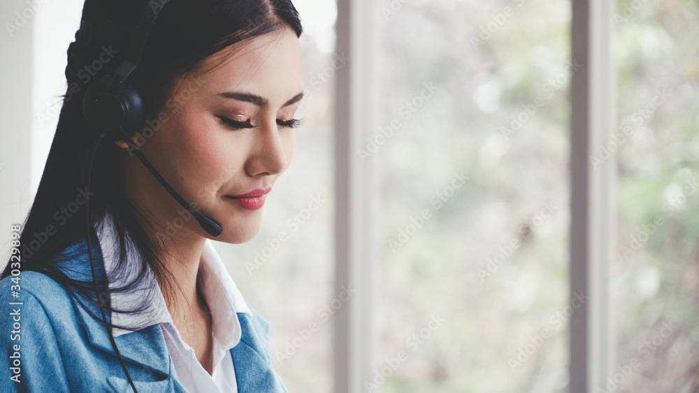 Aufkleber customer support agent or call center with headset works on desktop computer while supporting the cu