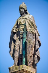 güstrow, deutschland - statue vom borwinbrunnen am pferdemarkt