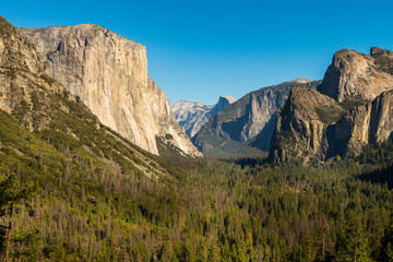 Tunnel View Point in Yosemite National Park with El Capitan, Cathedral Rocks and the Half Dome in the background