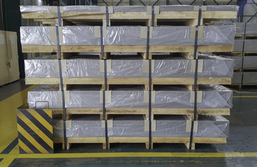 Steel sheet Sheared cutting Plate metal strap in factory warehouse, steel service center