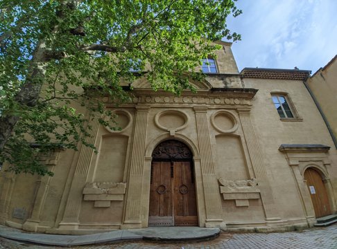Granet XXe , Place Jean-Boyer, Rue du Mar&eacute;chal Joffre, Aix en provence, sud france village proven&ccedil;al avec chapelle &eacute;glise d'&eacute;poque