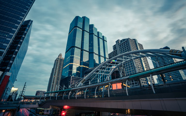 Naklejka premium Walkway Bridge With Commercial Building Background 
