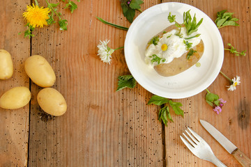 Ofenkartoffel mit Quark und Kräutern