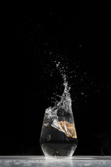 ingwer water splash in drinking glass