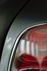 reflektor luksusowego samochodu tylni z odblaskami - obrazy, fototapety, plakaty
