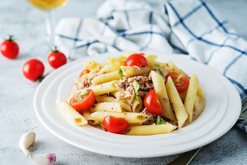 Canned Tuna, tomato garlic parsley salad