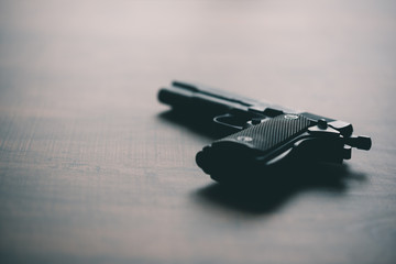 古い自動拳銃