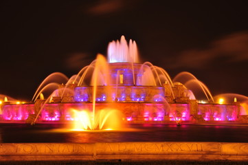 fontanna w Chicago nocą