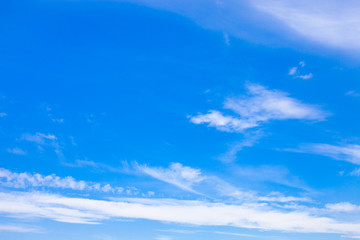 błękitne niebo i białe chmury 3 - obrazy, fototapety, plakaty