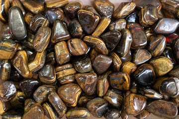 Different polished brown natural stones are in the boxes.