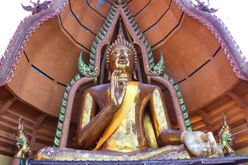 Fototapeta premium Big Buddha gold statue at Tiger Cave Temple Wat Tham Sua , the famous tourist place at Kanchanaburi province, Thailand