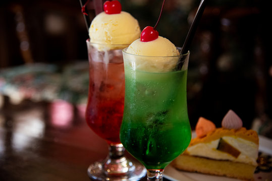 色鮮やかなクリームソーダ