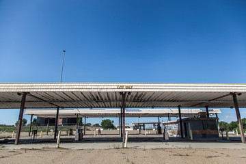 Obraz premium abandoned gas station in New Mexico