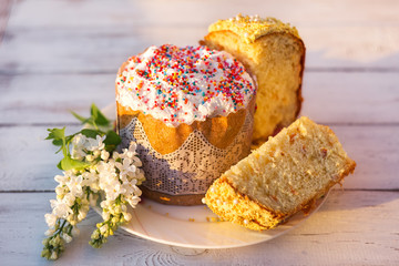 Easter cake and blooming lilac. The glorious feast of Easter.