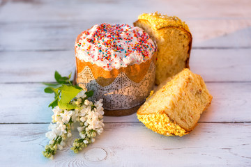 Easter cake and blooming lilac. The glorious feast of Easter.