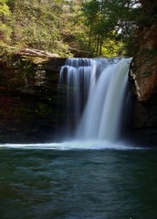 Fototapeta na wymiar Savage falls in South Cumberland State Park in Tennessee