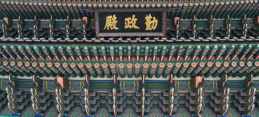 Colorful palace in South Korea, Gyeongbokgung.
Traditional asian roof.