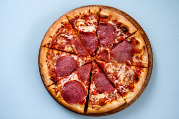 Salamipizza